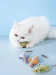 Играчка за котки текстилна мишка с дентална опашка