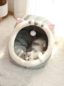 Пухкаво легло за котки с розови уши и играчка